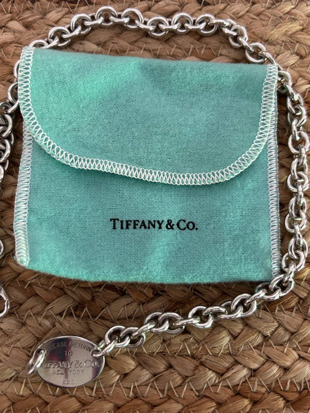 Tiffany & Co. Silver oval Charm necklace with Signature Blue Pouch